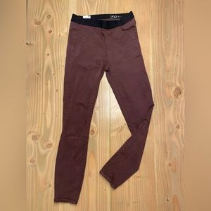 Gap Resolution Pull On Legging, size 28 regular, wine color